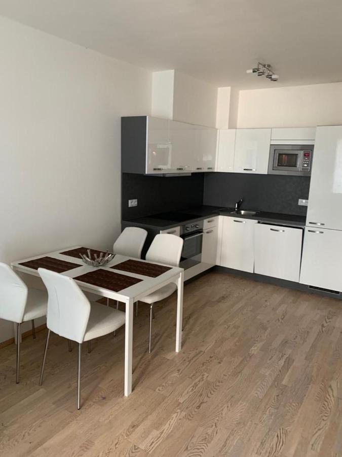Residence Garden Tower - 8 Min Do Centra, Garaz Praga Exterior foto